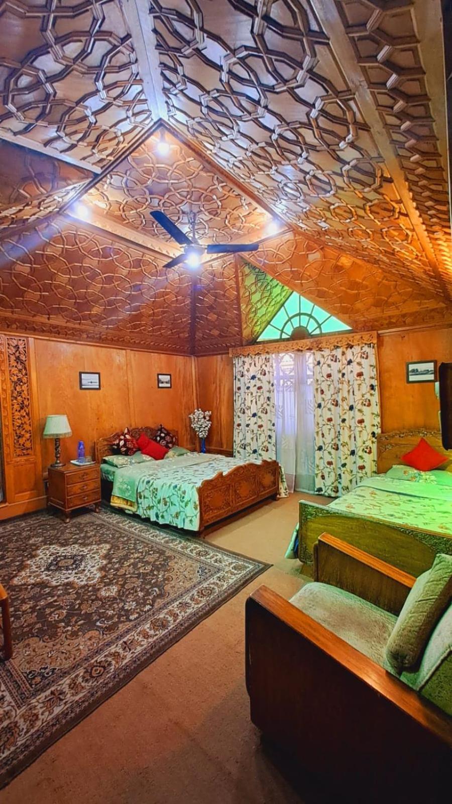 New Lakes Crown Group Of Houseboats Srīnagar Buitenkant foto